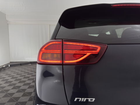 Kia e-Niro ExecutiveLine 64 kWh {SOH-89%}[ 3-Fase ] (INCL-BTW) Aut. *LUXURY-LEATHER | JBL-AUDIO | FULL-LED | NAVI-FULLMAP | DAB | ADAPTIVE-CRUISE | CAMERA | MEMORY-PACK | LANE-ASSIST | CCS-FASTLOADER | KEYLESS | DIGI-COCKPIT | 17"ALU*