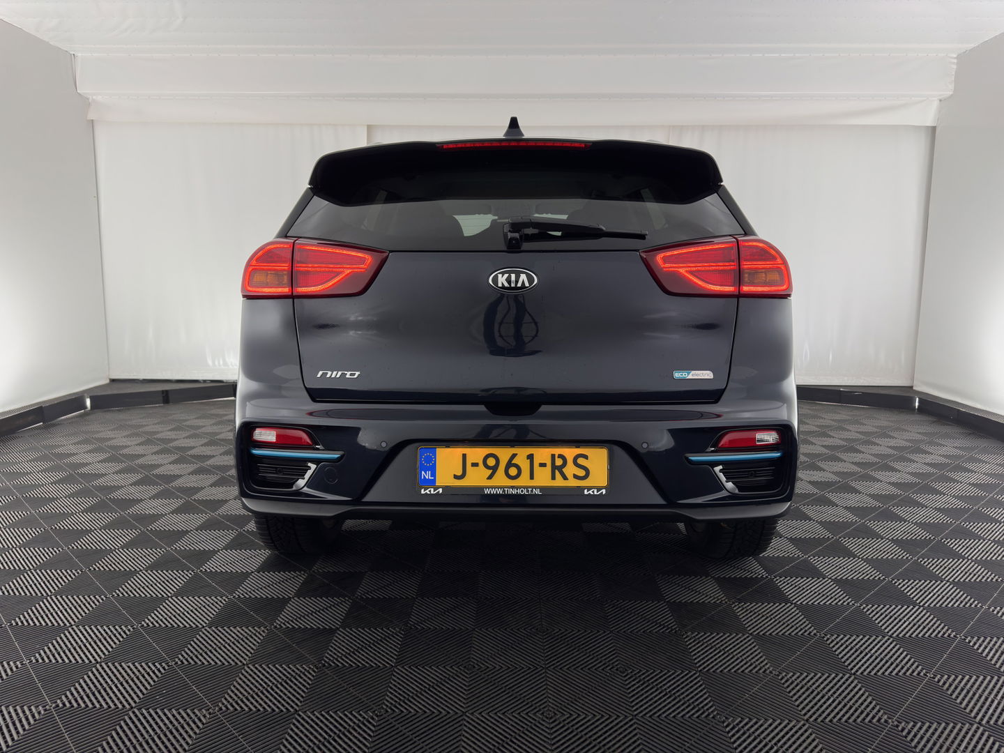 Kia e-Niro ExecutiveLine 64 kWh {SOH-89%}[ 3-Fase ] (INCL-BTW) Aut. *LUXURY-LEATHER | JBL-AUDIO | FULL-LED | NAVI-FULLMAP | DAB | ADAPTIVE-CRUISE | CAMERA | MEMORY-PACK | LANE-ASSIST | CCS-FASTLOADER | KEYLESS | DIGI-COCKPIT | 17"ALU*