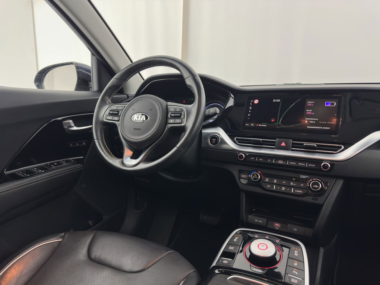 Kia e-Niro ExecutiveLine 64 kWh {SOH-89%}[ 3-Fase ] (INCL-BTW) Aut. *LUXURY-LEATHER | JBL-AUDIO | FULL-LED | NAVI-FULLMAP | DAB | ADAPTIVE-CRUISE | CAMERA | MEMORY-PACK | LANE-ASSIST | CCS-FASTLOADER | KEYLESS | DIGI-COCKPIT | 17"ALU*