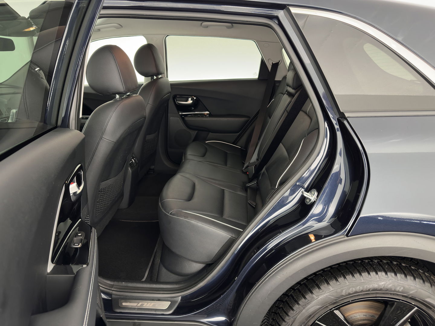 Kia e-Niro ExecutiveLine 64 kWh {SOH-89%}[ 3-Fase ] (INCL-BTW) Aut. *LUXURY-LEATHER | JBL-AUDIO | FULL-LED | NAVI-FULLMAP | DAB | ADAPTIVE-CRUISE | CAMERA | MEMORY-PACK | LANE-ASSIST | CCS-FASTLOADER | KEYLESS | DIGI-COCKPIT | 17"ALU*