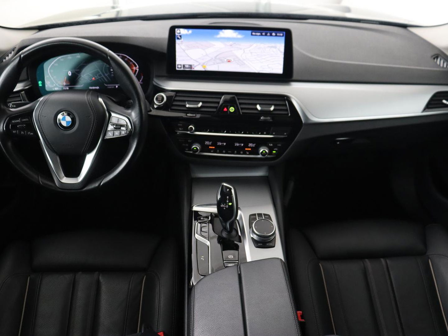 BMW 5 Serie 520i Business Edition Plus | Nappaleder | Stoelverwarming | Carplay | Laserlicht | Navigatie | Live Cockpit | Parkeerhulp | Climate control | Comfortstoelen | Cruise control | Bluetooth