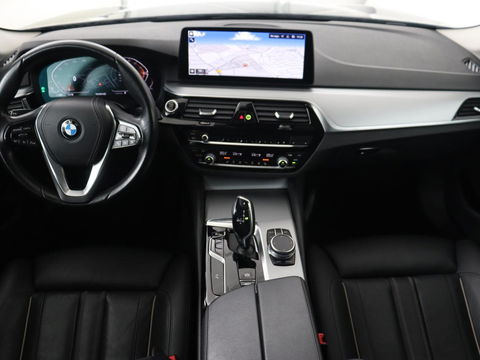 BMW 5 Serie 520i Business Edition Plus | Nappaleder | Stoelverwarming | Carplay | Laserlicht | Navigatie | Live Cockpit | Parkeerhulp | Climate control | Comfortstoelen | Cruise control | Bluetooth