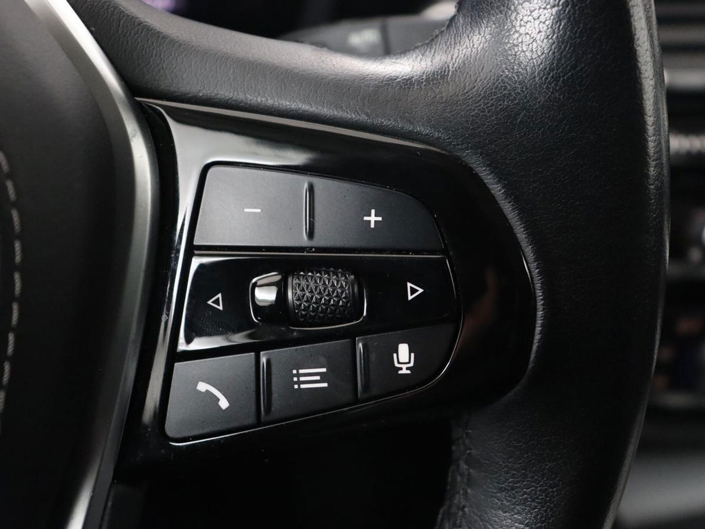 BMW 5 Serie 520i Business Edition Plus | Nappaleder | Stoelverwarming | Carplay | Laserlicht | Navigatie | Live Cockpit | Parkeerhulp | Climate control | Comfortstoelen | Cruise control | Bluetooth