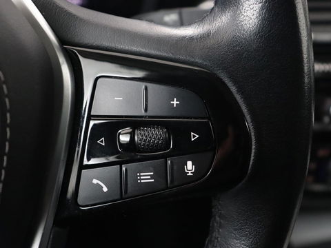 BMW 5 Serie 520i Business Edition Plus | Nappaleder | Stoelverwarming | Carplay | Laserlicht | Navigatie | Live Cockpit | Parkeerhulp | Climate control | Comfortstoelen | Cruise control | Bluetooth