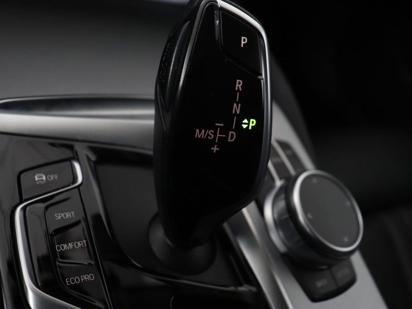 BMW 5 Serie 520i Business Edition Plus | Nappaleder | Stoelverwarming | Carplay | Laserlicht | Navigatie | Live Cockpit | Parkeerhulp | Climate control | Comfortstoelen | Cruise control | Bluetooth