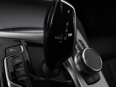 BMW 5 Serie 520i Business Edition Plus | Nappaleder | Stoelverwarming | Carplay | Laserlicht | Navigatie | Live Cockpit | Parkeerhulp | Climate control | Comfortstoelen | Cruise control | Bluetooth