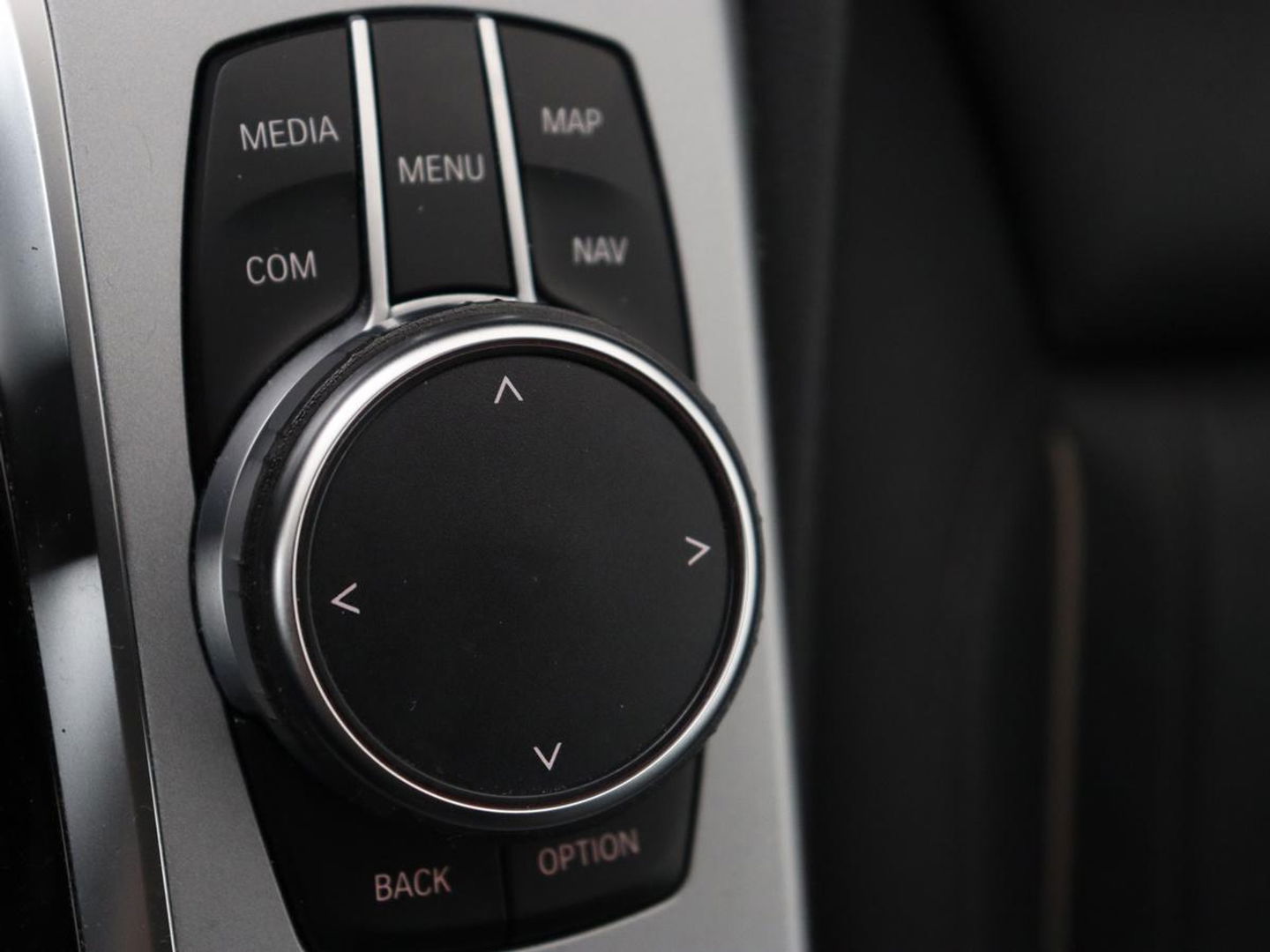 BMW 5 Serie 520i Business Edition Plus | Nappaleder | Stoelverwarming | Carplay | Laserlicht | Navigatie | Live Cockpit | Parkeerhulp | Climate control | Comfortstoelen | Cruise control | Bluetooth