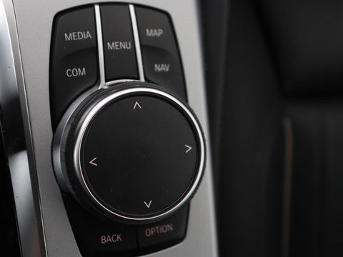 BMW 5 Serie 520i Business Edition Plus | Nappaleder | Stoelverwarming | Carplay | Laserlicht | Navigatie | Live Cockpit | Parkeerhulp | Climate control | Comfortstoelen | Cruise control | Bluetooth