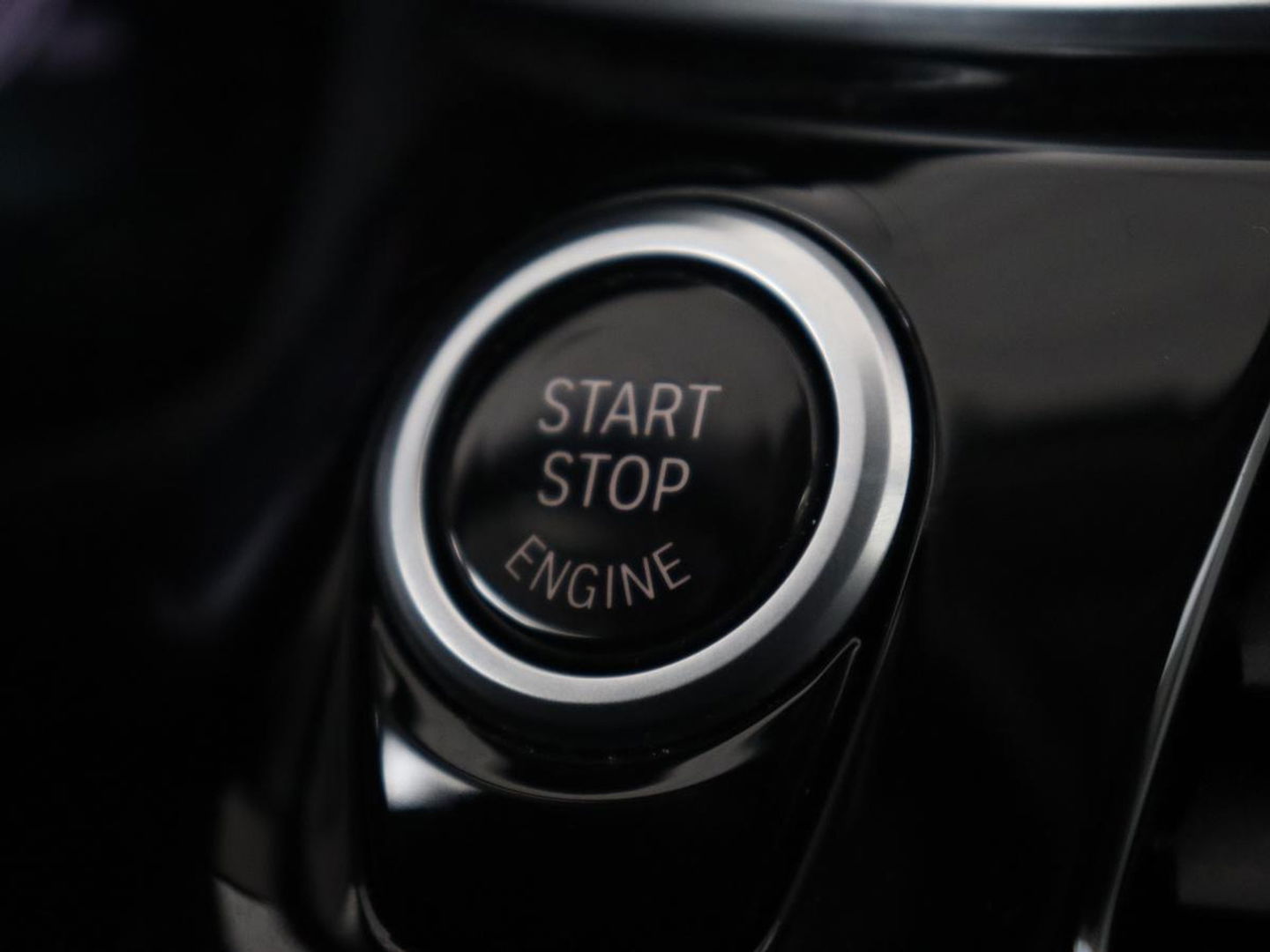 BMW 5 Serie 520i Business Edition Plus | Nappaleder | Stoelverwarming | Carplay | Laserlicht | Navigatie | Live Cockpit | Parkeerhulp | Climate control | Comfortstoelen | Cruise control | Bluetooth