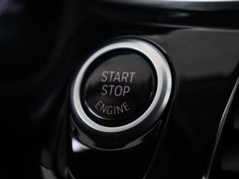 BMW 5 Serie 520i Business Edition Plus | Nappaleder | Stoelverwarming | Carplay | Laserlicht | Navigatie | Live Cockpit | Parkeerhulp | Climate control | Comfortstoelen | Cruise control | Bluetooth