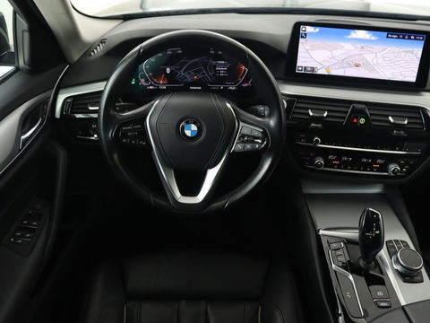 BMW 5 Serie 520i Business Edition Plus | Nappaleder | Stoelverwarming | Carplay | Laserlicht | Navigatie | Live Cockpit | Parkeerhulp | Climate control | Comfortstoelen | Cruise control | Bluetooth