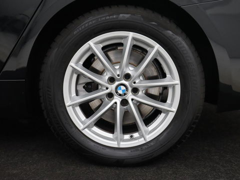 BMW 5 Serie 520i Business Edition Plus | Nappaleder | Stoelverwarming | Carplay | Laserlicht | Navigatie | Live Cockpit | Parkeerhulp | Climate control | Comfortstoelen | Cruise control | Bluetooth