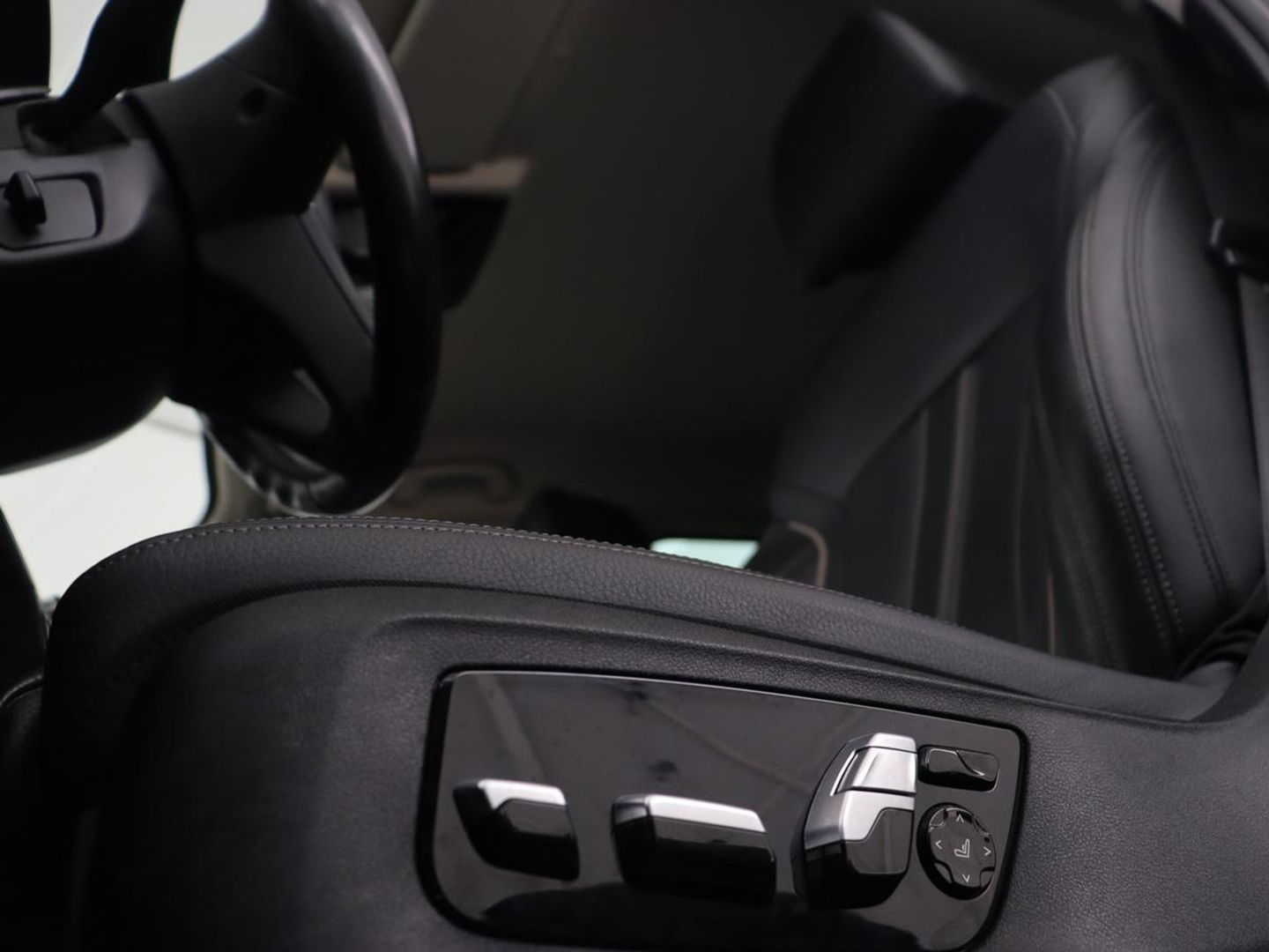 BMW 5 Serie 520i Business Edition Plus | Nappaleder | Stoelverwarming | Carplay | Laserlicht | Navigatie | Live Cockpit | Parkeerhulp | Climate control | Comfortstoelen | Cruise control | Bluetooth