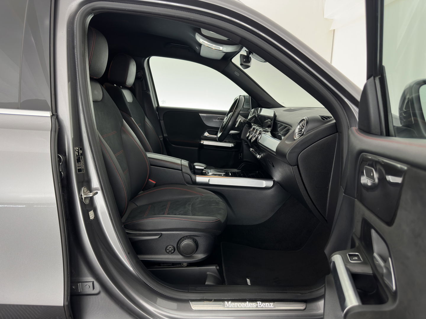 Mercedes-Benz GLB 200 d ( VAN ) Premium AMG-Sport-Pack Aut. *LEATHER-MICROFIBRE | FULL-LED | AMBIENT-LIGHT | WIDE-SCREEN-DIGICOCKPIT | HEATED-SPORTSEATS | KEYLESS | NAVI-FULLMAP | DAB+ | ECC | PDC | CRUISE | 19''ALU*