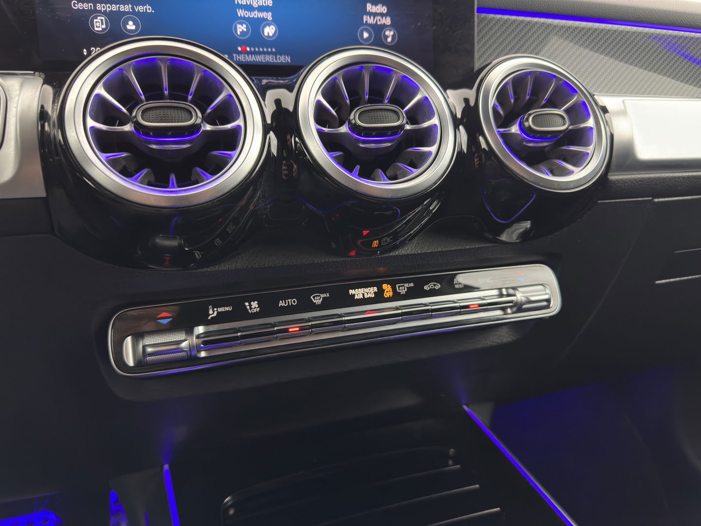 Mercedes-Benz GLB 200 d ( VAN ) Premium AMG-Sport-Pack Aut. *LEATHER-MICROFIBRE | FULL-LED | AMBIENT-LIGHT | WIDE-SCREEN-DIGICOCKPIT | HEATED-SPORTSEATS | KEYLESS | NAVI-FULLMAP | DAB+ | ECC | PDC | CRUISE | 19''ALU*