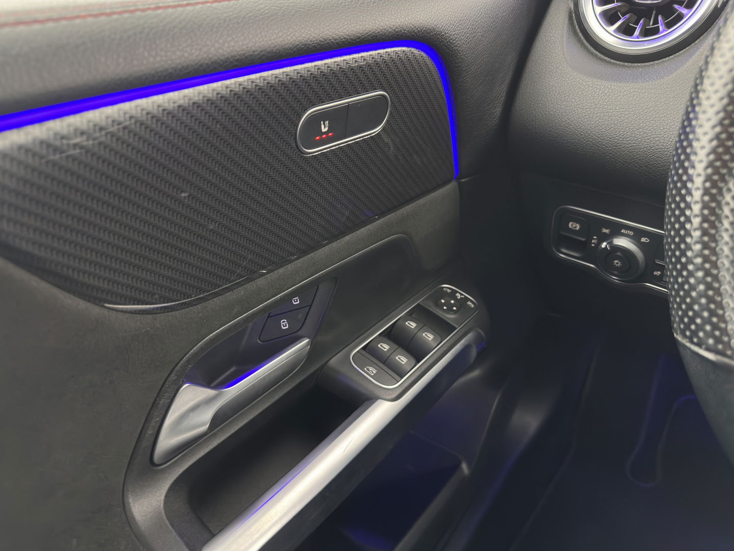 Mercedes-Benz GLB 200 d Premium AMG-Sport-Pack [ VAN ] Aut. *LEATHER-MICROFIBRE | FULL-LED | AMBIENT-LIGHT | WIDE-SCREEN-DIGICOCKPIT | HEATED-SPORTSEATS | KEYLESS | NAVI-FULLMAP | DAB+ | ECC | PDC | CRUISE | 19''ALU*