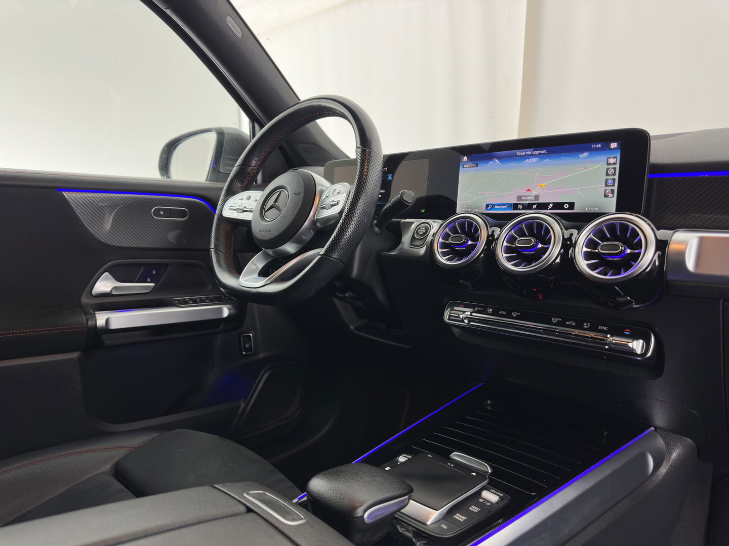 Mercedes-Benz GLB 200 d Premium AMG-Sport-Pack [ VAN ] Aut. *LEATHER-MICROFIBRE | FULL-LED | AMBIENT-LIGHT | WIDE-SCREEN-DIGICOCKPIT | HEATED-SPORTSEATS | KEYLESS | NAVI-FULLMAP | DAB+ | ECC | PDC | CRUISE | 19''ALU*