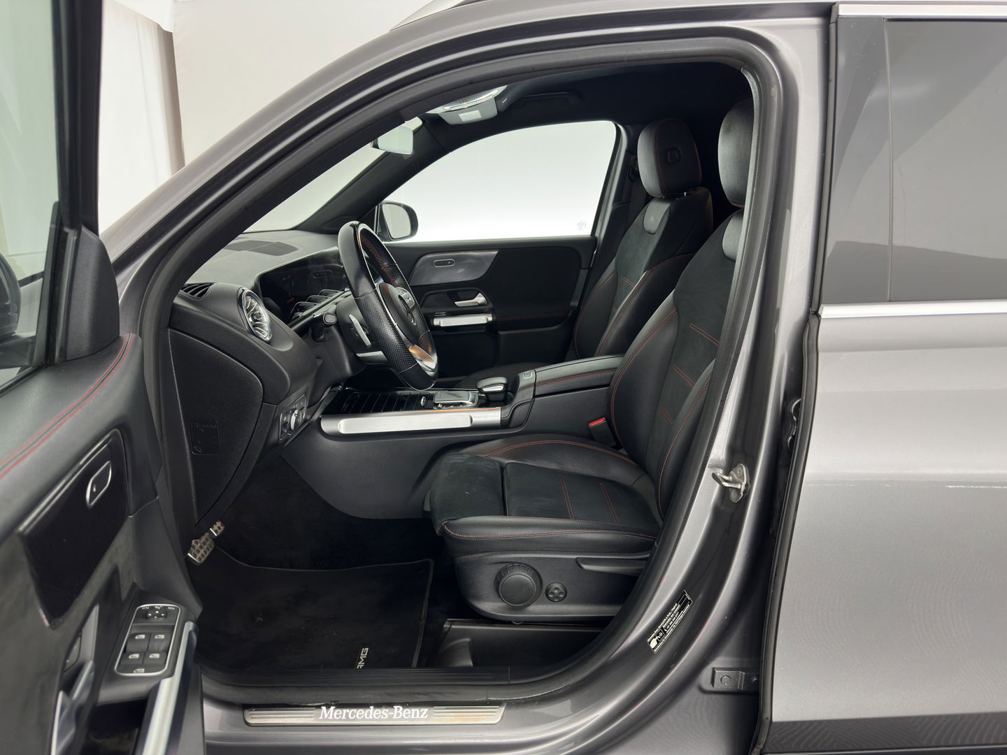 Mercedes-Benz GLB 200 d ( VAN ) Premium AMG-Sport-Pack Aut. *LEATHER-MICROFIBRE | FULL-LED | AMBIENT-LIGHT | WIDE-SCREEN-DIGICOCKPIT | HEATED-SPORTSEATS | KEYLESS | NAVI-FULLMAP | DAB+ | ECC | PDC | CRUISE | 19''ALU*