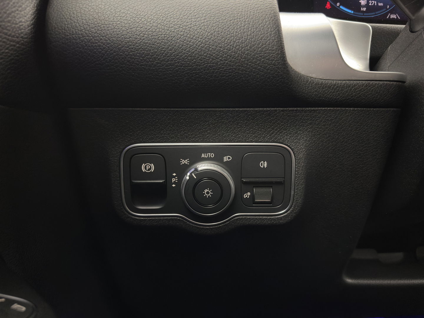 Mercedes-Benz GLB 200 d Premium AMG-Sport-Pack [ VAN ] Aut. *LEATHER-MICROFIBRE | FULL-LED | AMBIENT-LIGHT | WIDE-SCREEN-DIGICOCKPIT | HEATED-SPORTSEATS | KEYLESS | NAVI-FULLMAP | DAB+ | ECC | PDC | CRUISE | 19''ALU*