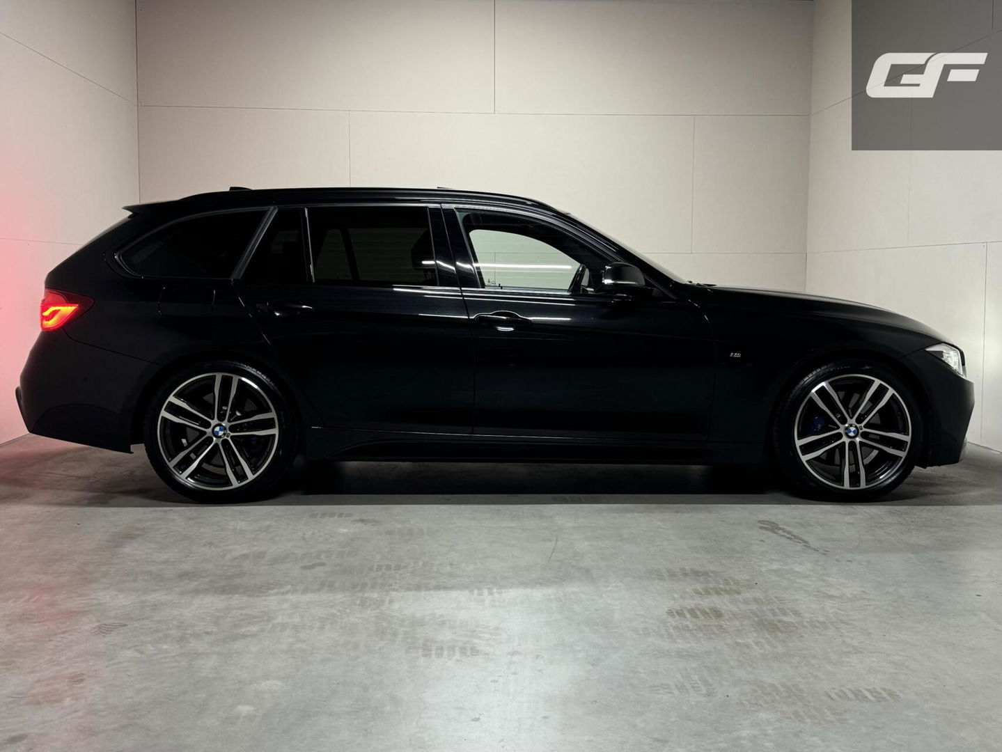 BMW 3 Serie Touring 320i M Sport Pano H/K Leer Camera NAP
