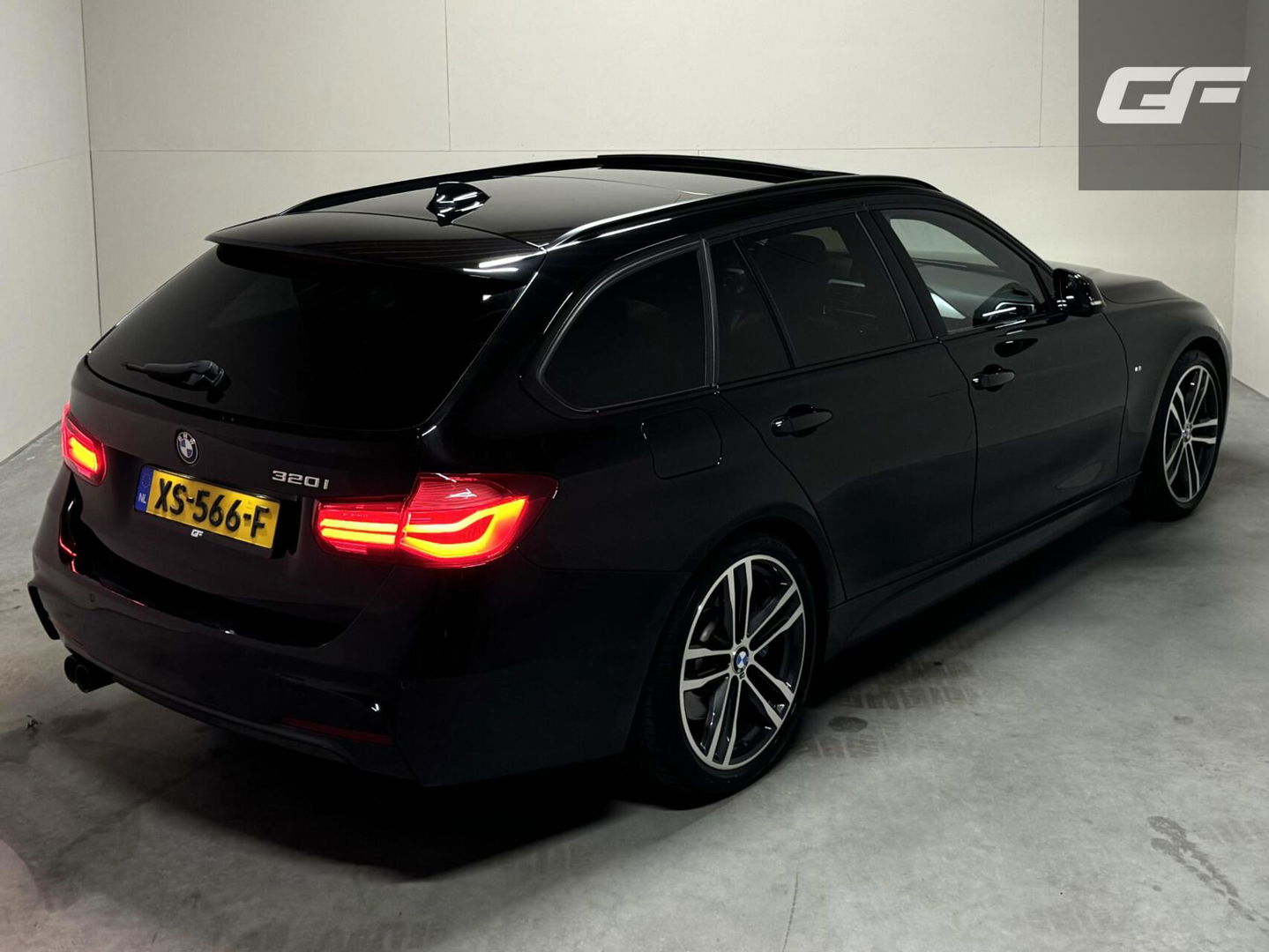 BMW 3 Serie Touring 320i M Sport Pano H/K Leer Camera NAP