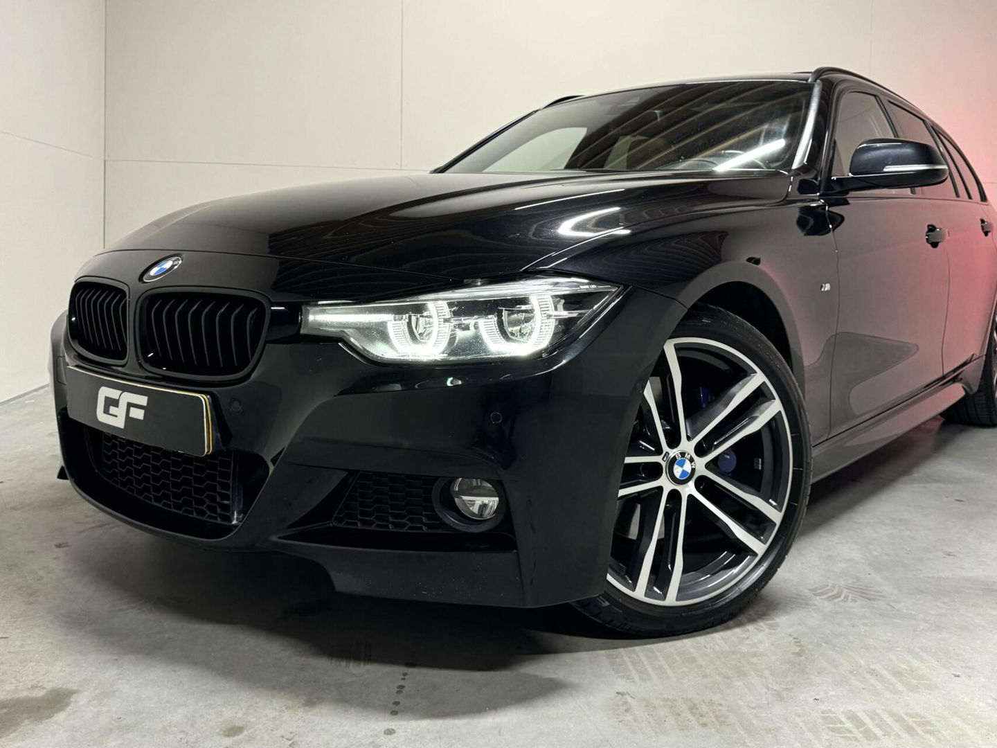 BMW 3 Serie Touring 320i M Sport Pano H/K Leer Camera NAP