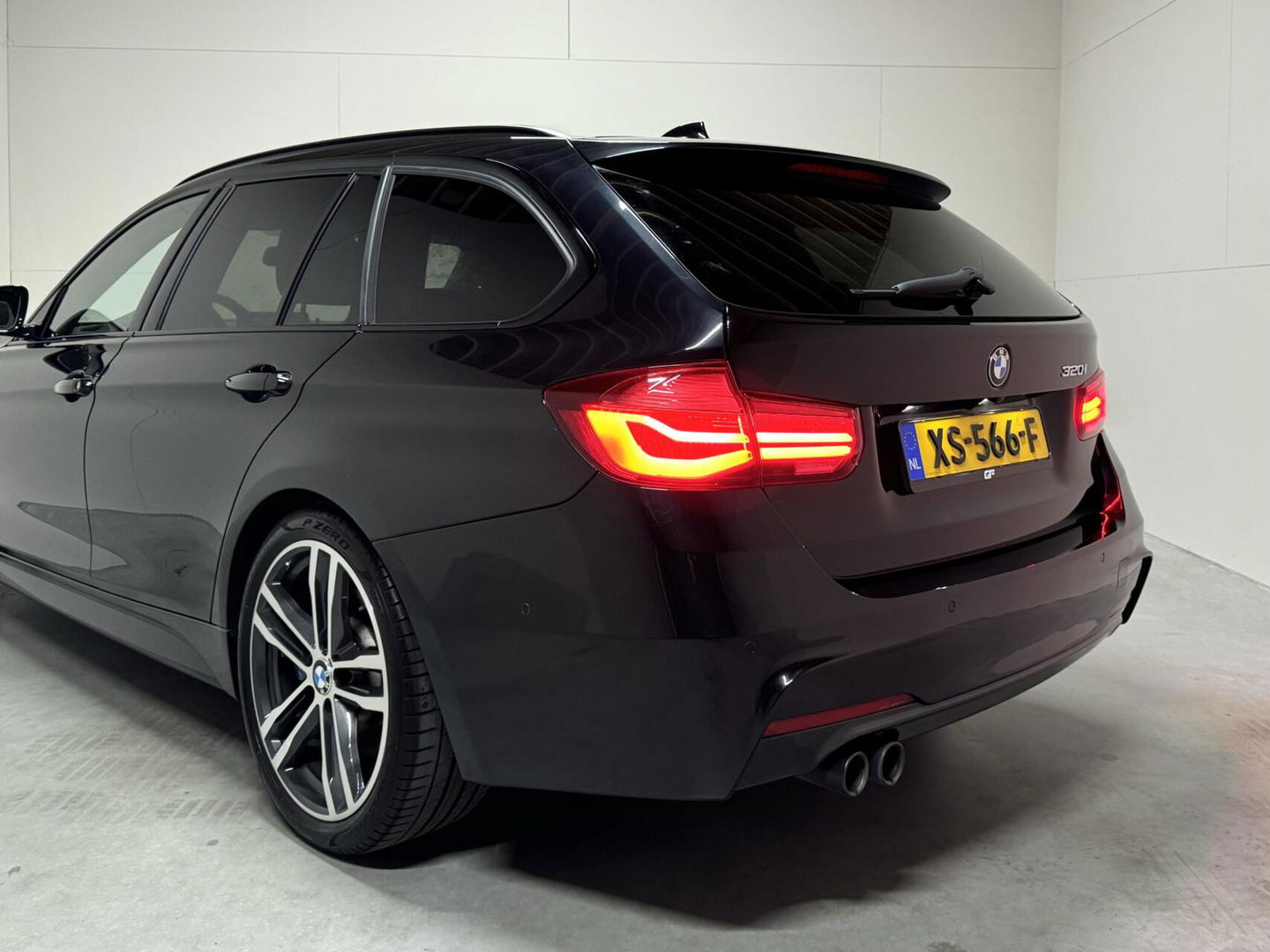 BMW 3 Serie Touring 320i M Sport Pano H/K Leer Camera NAP