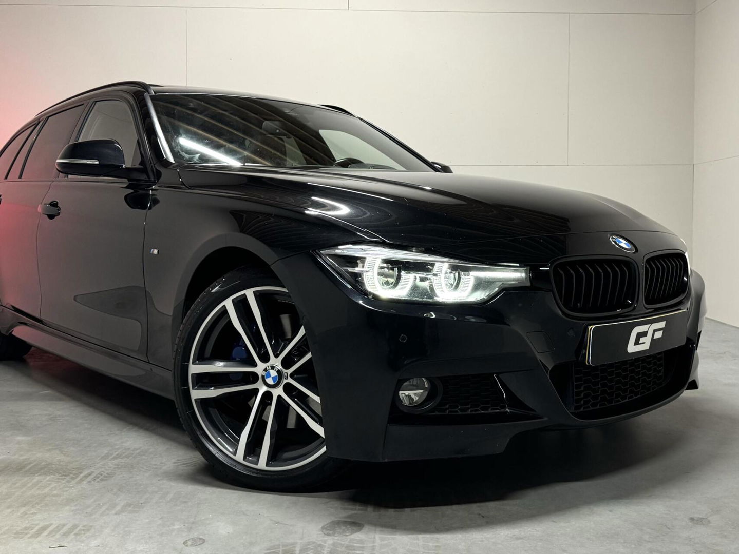 BMW 3 Serie Touring 320i M Sport Pano H/K Leer Camera NAP
