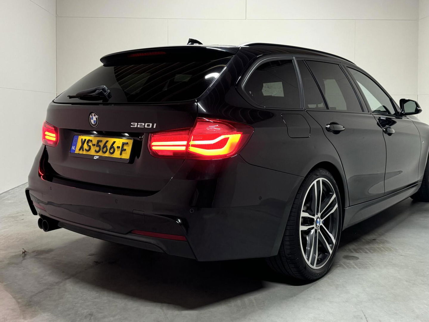 BMW 3 Serie Touring 320i M Sport Pano H/K Leer Camera NAP