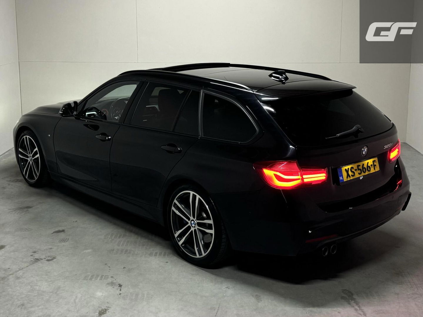 BMW 3 Serie Touring 320i M Sport Pano H/K Leer Camera NAP