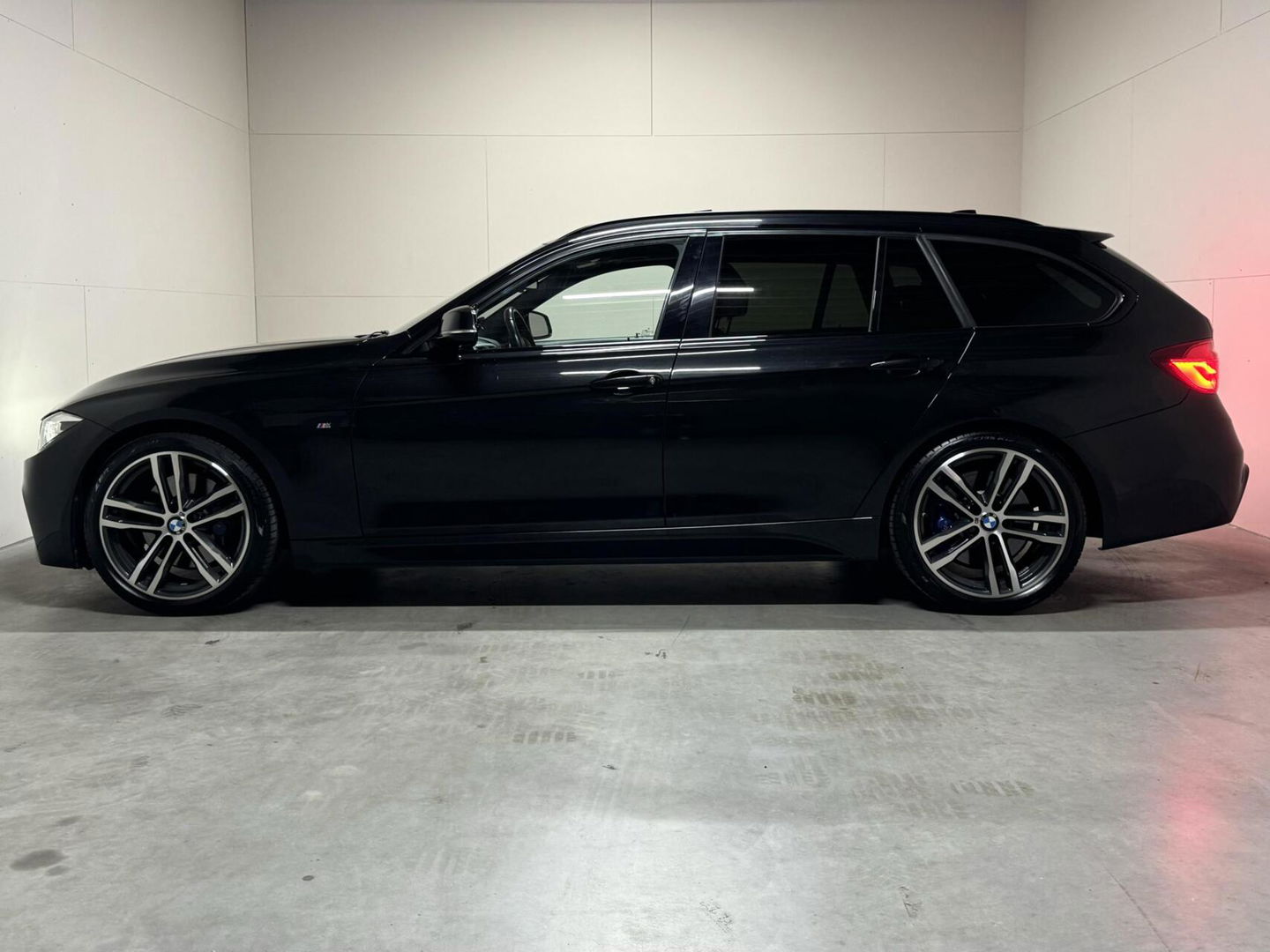 BMW 3 Serie Touring 320i M Sport Pano H/K Leer Camera NAP