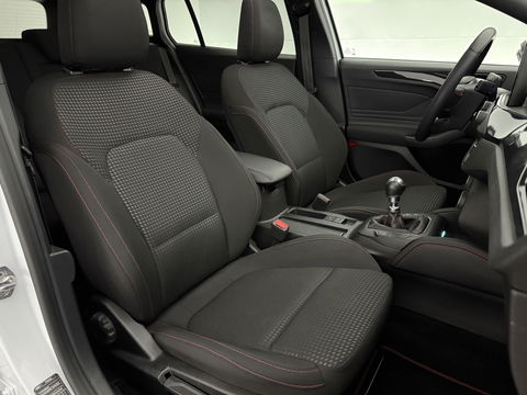 Ford Focus 1.5 EcoBlue ST Line X Business | Pano | Camera | Stoel/Stuur verw. | Trekh. | Keyless | Virtual | Carplay | NAP