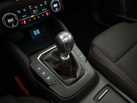 Ford Focus 1.5 EcoBlue ST Line X Business | Pano | Camera | Stoel/Stuur verw. | Trekh. | Keyless | Virtual | Carplay | NAP