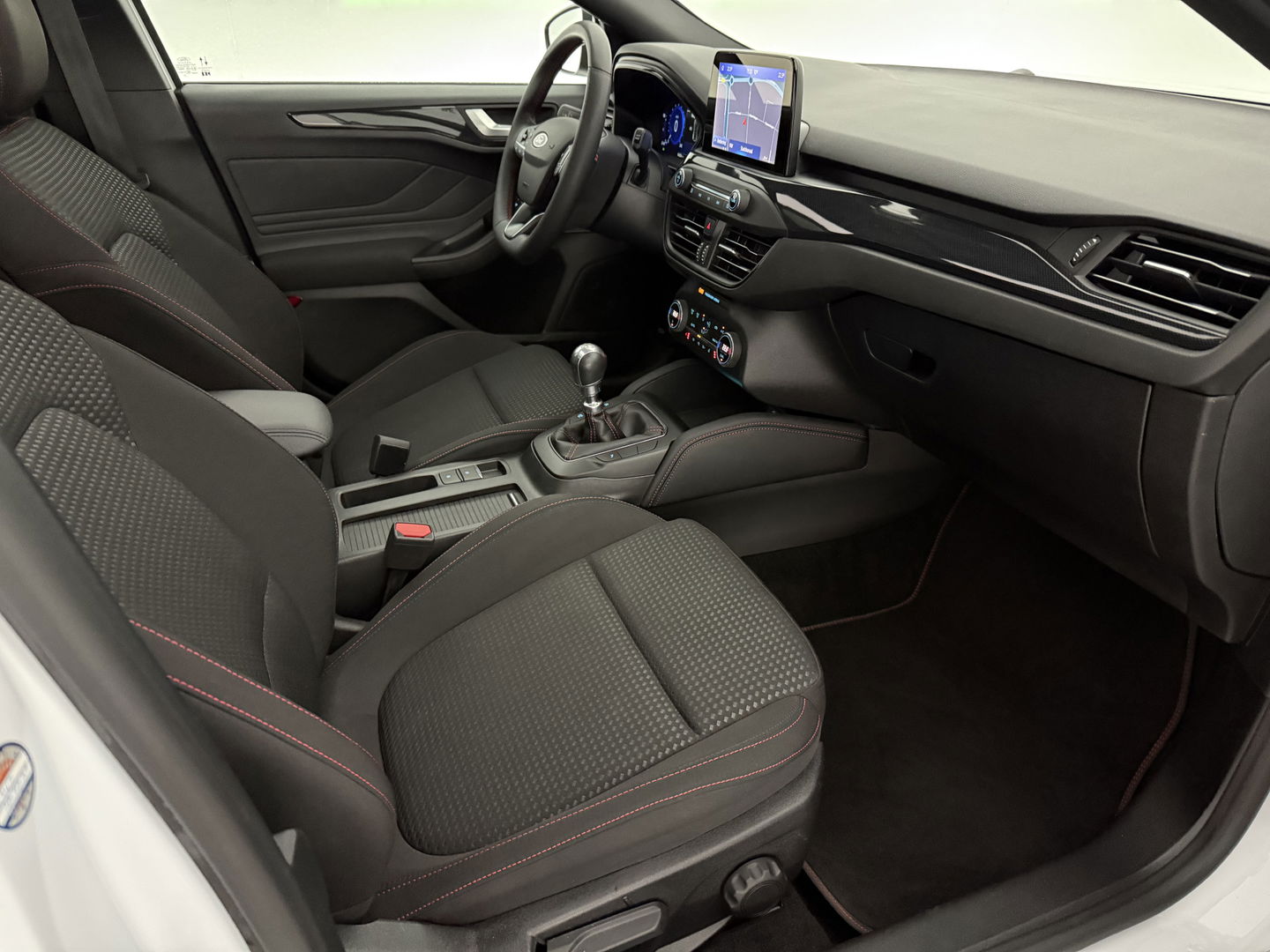 Ford Focus 1.5 EcoBlue ST Line X Business | Pano | Camera | Stoel/Stuur verw. | Trekh. | Keyless | Virtual | Carplay | NAP