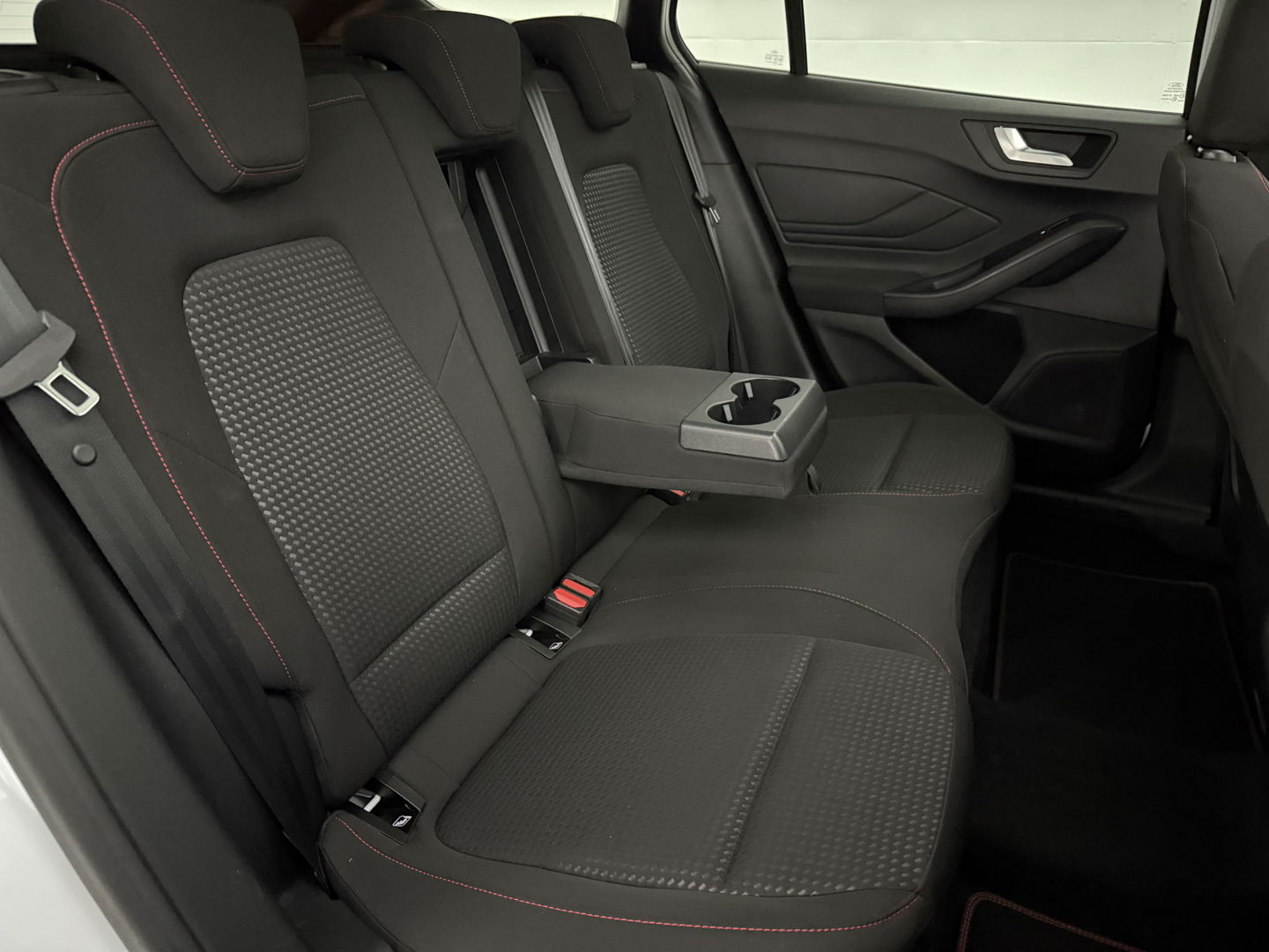 Ford Focus 1.5 EcoBlue ST Line X Business | Pano | Camera | Stoel/Stuur verw. | Trekh. | Keyless | Virtual | Carplay | NAP