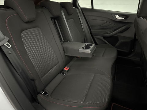 Ford Focus 1.5 EcoBlue ST Line X Business | Pano | Camera | Stoel/Stuur verw. | Trekh. | Keyless | Virtual | Carplay | NAP