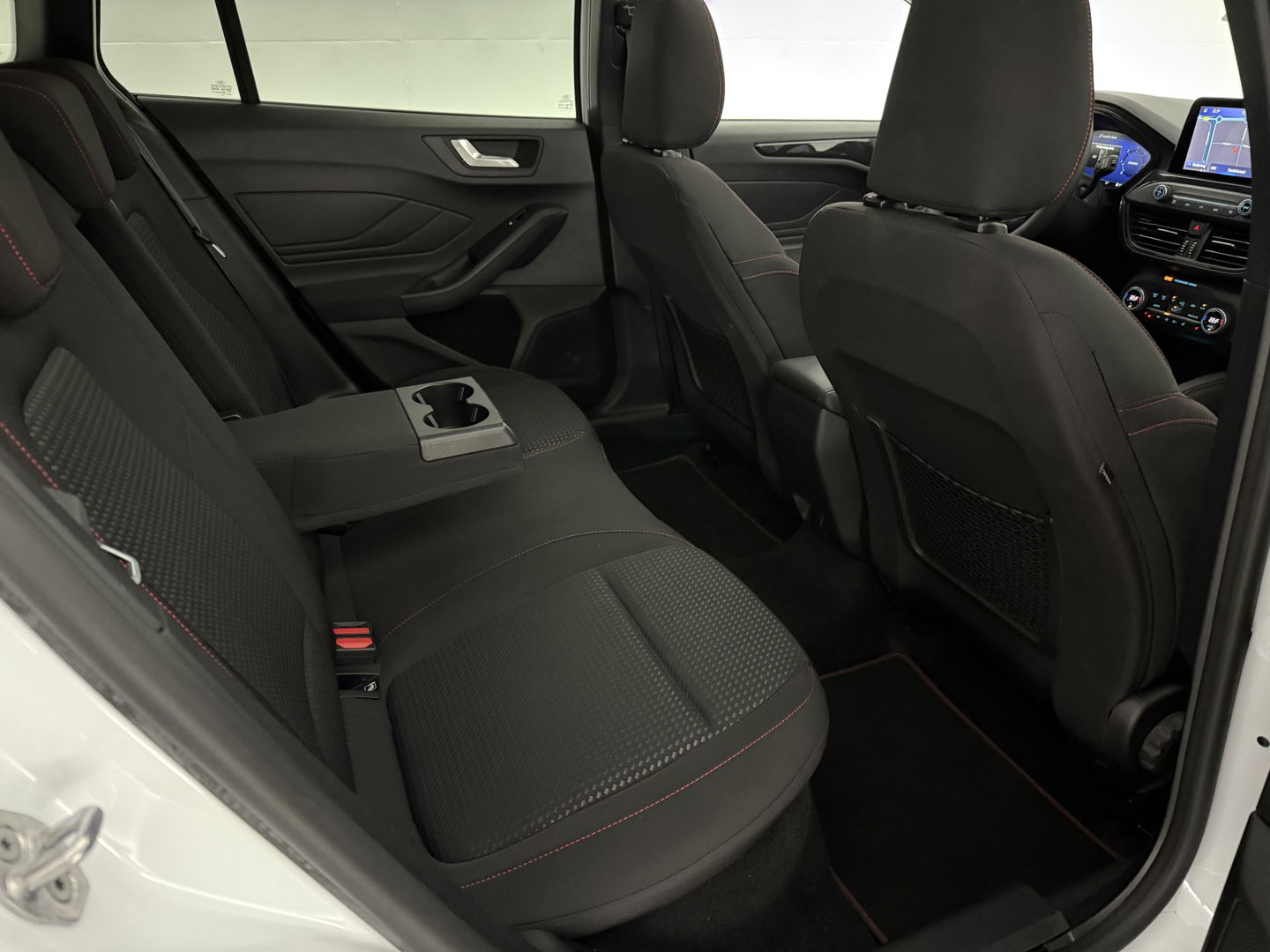 Ford Focus 1.5 EcoBlue ST Line X Business | Pano | Camera | Stoel/Stuur verw. | Trekh. | Keyless | Virtual | Carplay | NAP