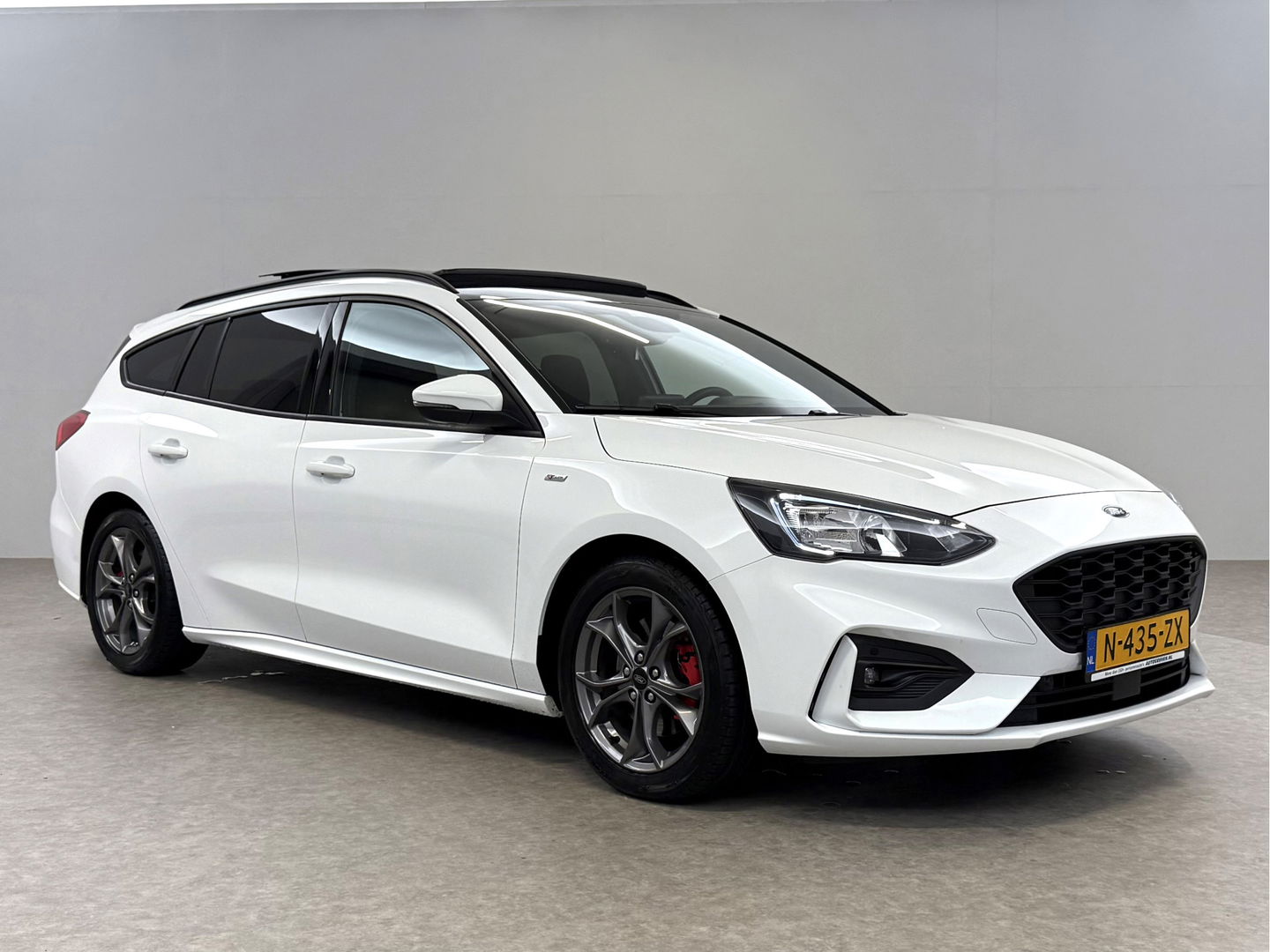 Ford Focus 1.5 EcoBlue ST Line X Business | Pano | Camera | Stoel/Stuur verw. | Trekh. | Keyless | Virtual | Carplay | NAP