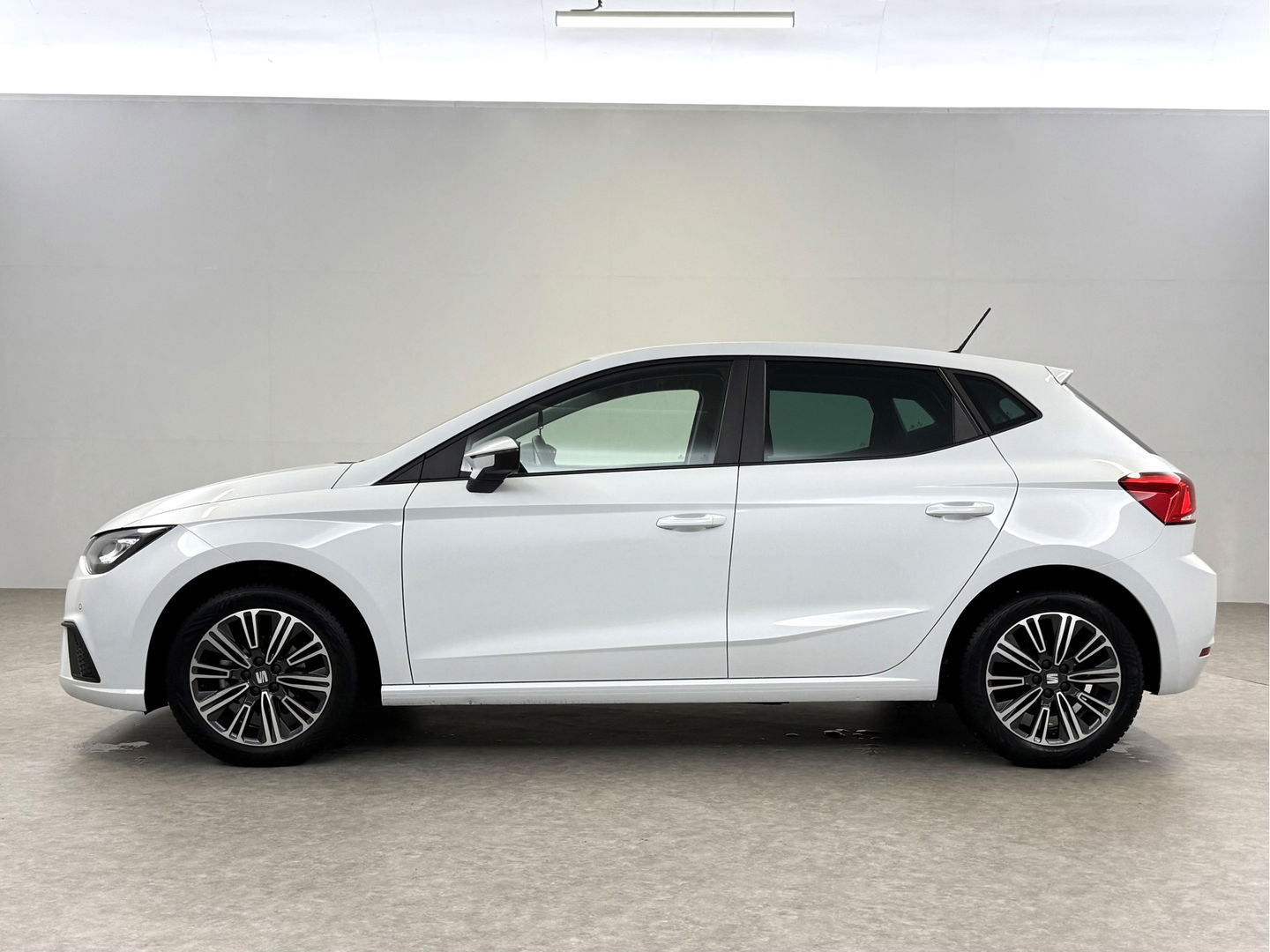 SEAT Ibiza EcoTSI Style Business Intense | Virtual | Carplay | Cruise | Stoelverw. | Navi | Parkeersens | NAP