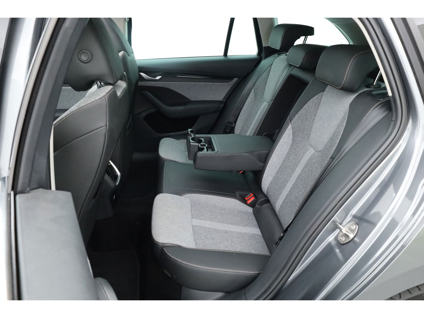 Škoda Octavia Combi 1.5 TSI MHEV Business Edition | Pano | Camera | Apple CarPlay | Stoel- Stuurverw. | Keyless |