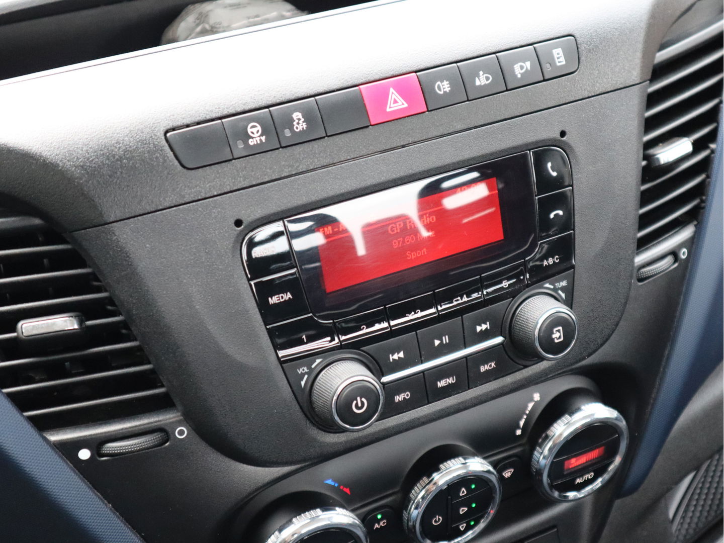 Iveco 40C16 Hi-Matic Euro 6 Automaat Tijhof Oprijwagen - 