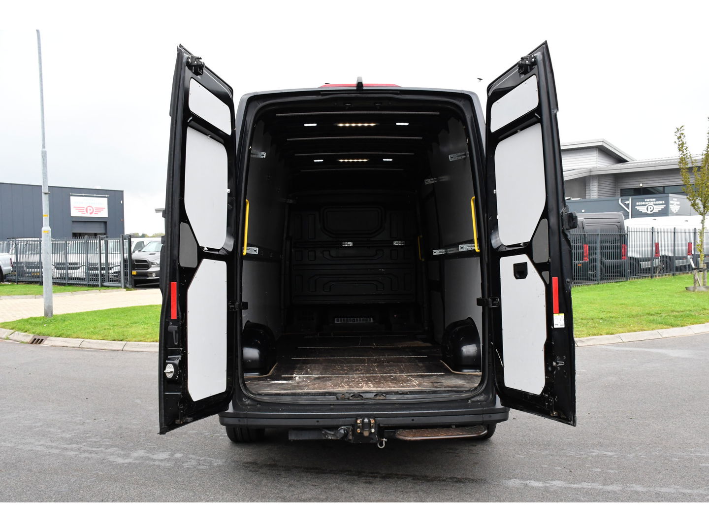 MAN TGE 35 2.0 L4H3 Black Edition Camera, Cruise, Carplay, LED, 177PK, Multimedia, Clima, Stoelverarming, Automaat, Uniek!