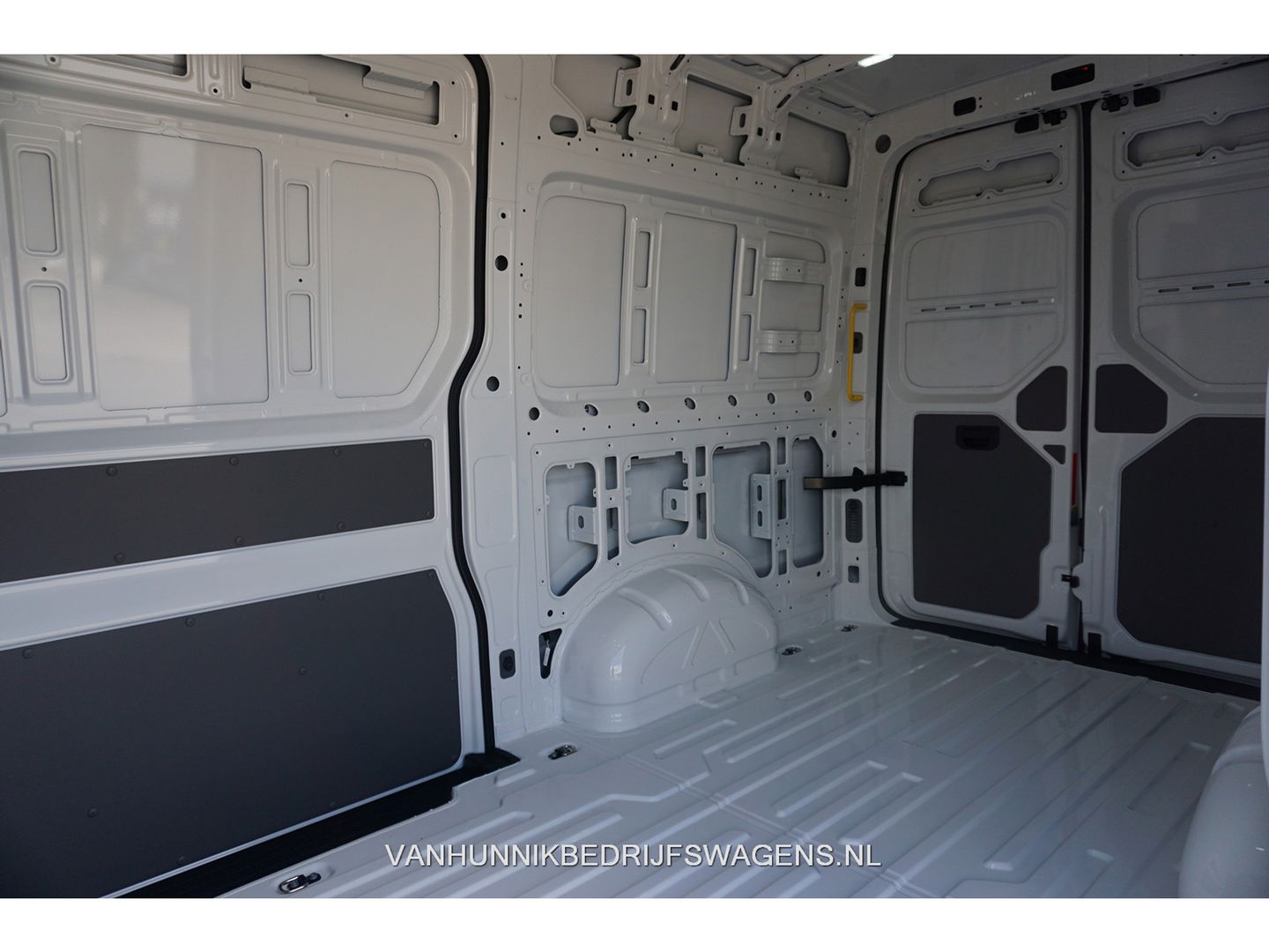 Volkswagen Crafter 35 140PK L3H3 Facelift BPM VRIJ 10" Scherm Apple CP/Android A, 270° deuren!! NR. J02*