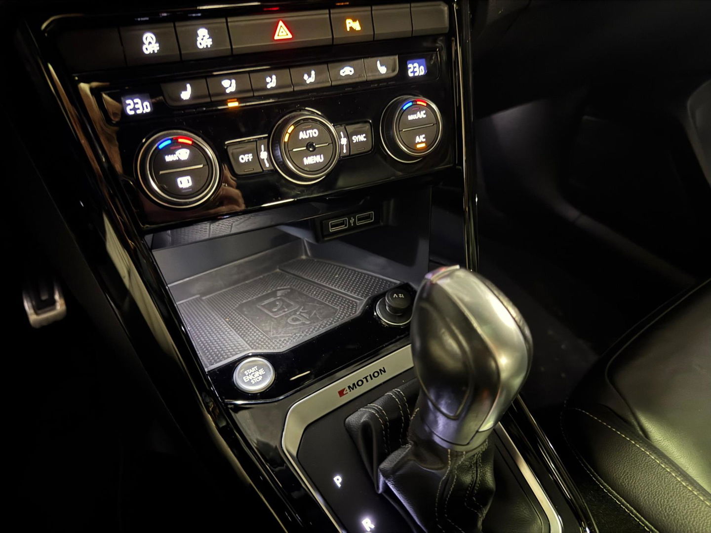 Volkswagen T-Roc 2.0 TSI 4Motion R PANO KEYLESS