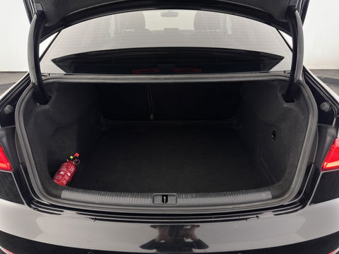 Audi A3 Limousine 1.6 TDI Ambition Sport Edition S-Line *LEATHER-FABRIC | XENON | NAVI-FULLMAP | COMFORT-SEATS | PRIVACY-GLASS | ECC | PDC | CRUISE | 18''ALU*