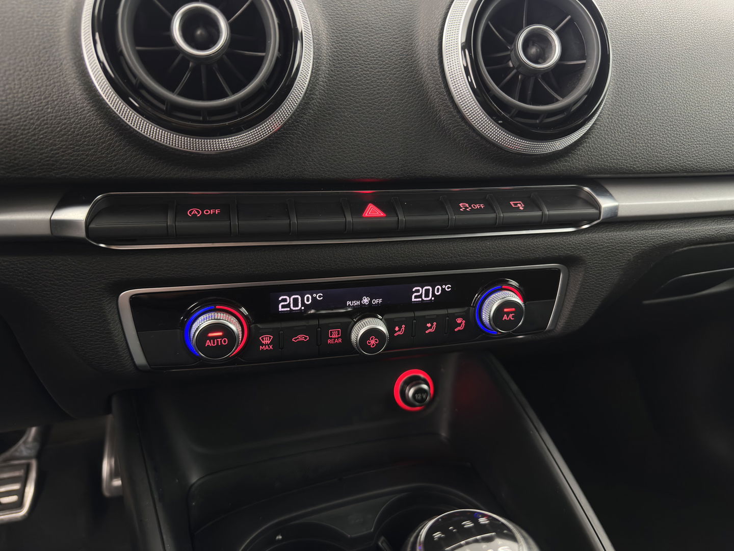 Audi A3 Limousine 1.6 TDI Ambition Sport Edition S-Line *LEATHER-FABRIC | XENON | NAVI-FULLMAP | COMFORT-SEATS | PRIVACY-GLASS | ECC | PDC | CRUISE | 18''ALU*