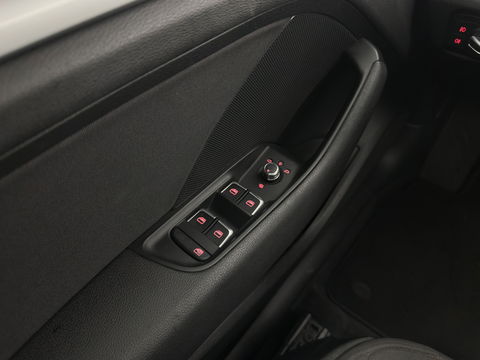 Audi A3 Limousine 1.6 TDI Ambition Sport Edition S-Line *LEATHER-FABRIC | XENON | NAVI-FULLMAP | COMFORT-SEATS | PRIVACY-GLASS | ECC | PDC | CRUISE | 18''ALU*