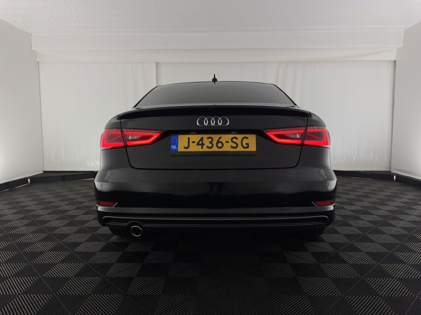 Audi A3 Limousine 1.6 TDI Ambition Sport Edition S-Line *LEATHER-FABRIC | XENON | NAVI-FULLMAP | COMFORT-SEATS | PRIVACY-GLASS | ECC | PDC | CRUISE | 18''ALU*