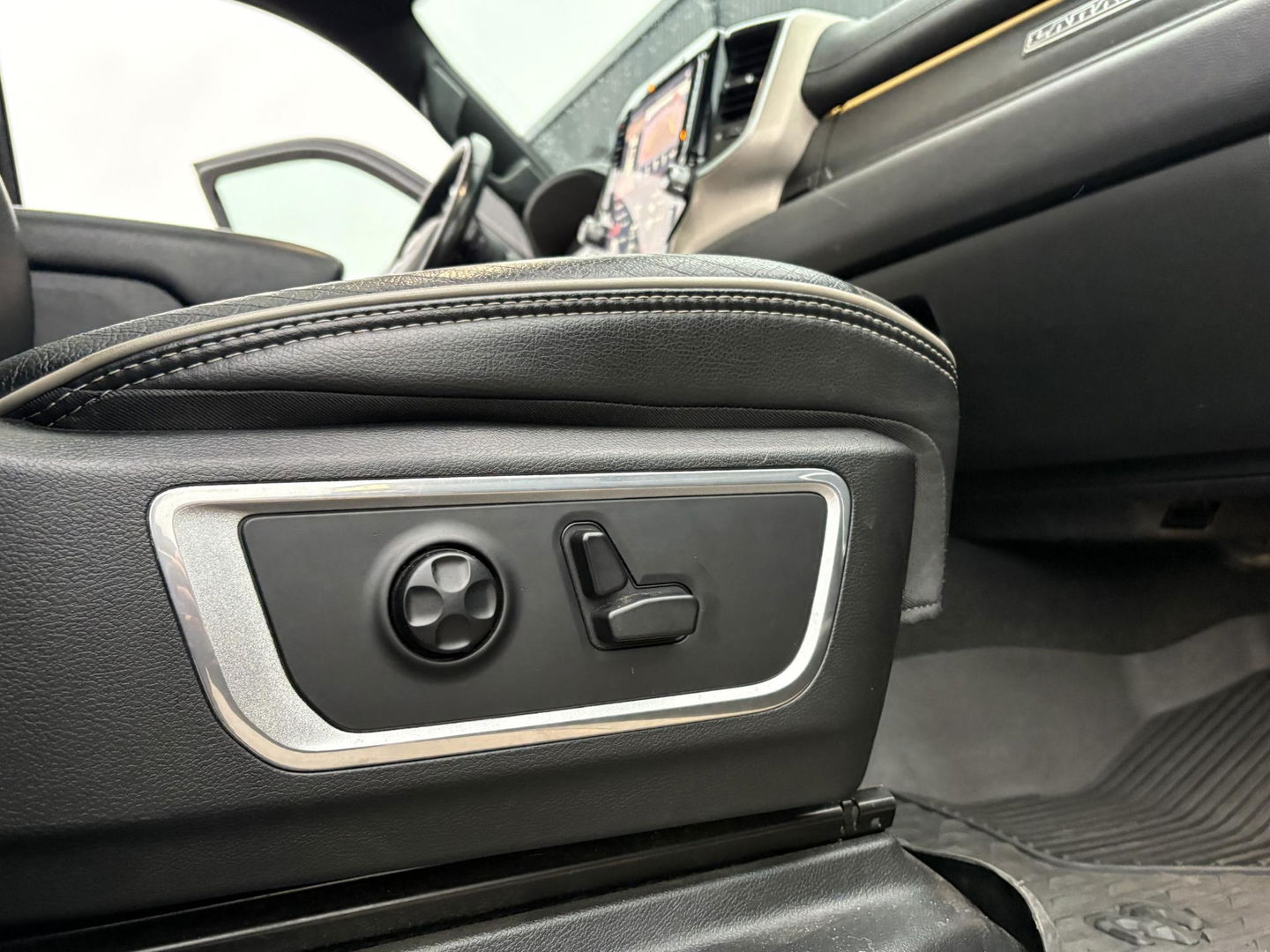 Dodge Ram Pick-Up 1500 5.7 V8 Laramie NIGHT PACK | LEDER/ALCANTARA | ADAPTIVE CRUISE | LED | 360 CAMERA