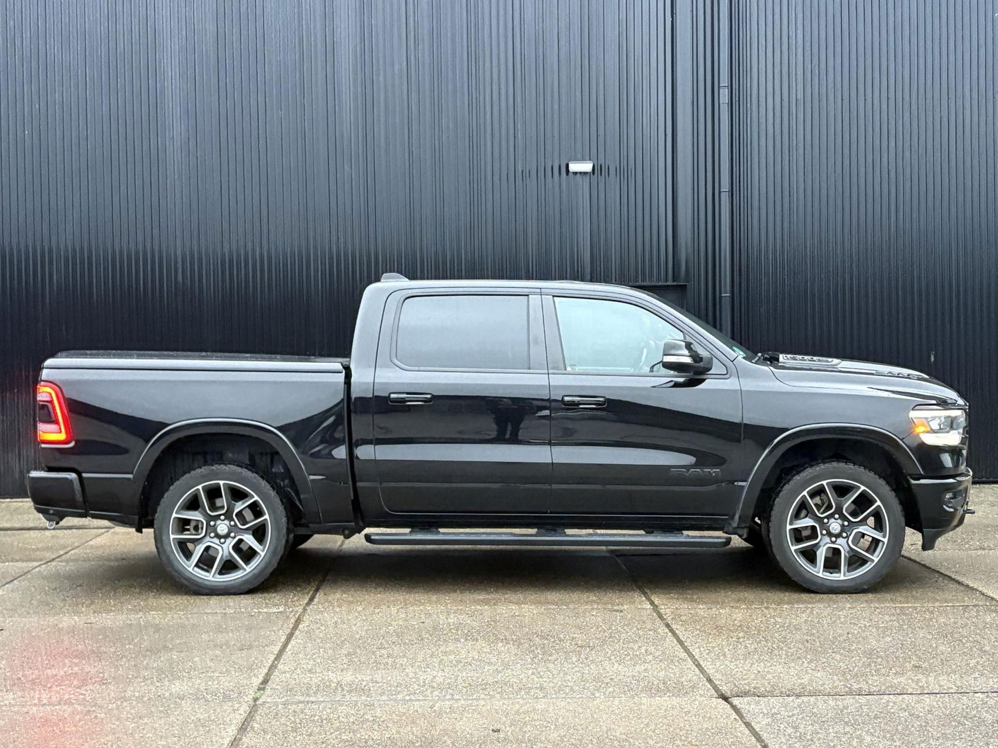 Dodge Ram Pick-Up 1500 5.7 V8 Laramie NIGHT PACK | LEDER/ALCANTARA | ADAPTIVE CRUISE | LED | 360 CAMERA